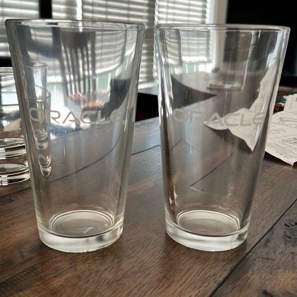 2 pint glasses that say oracle - Picture 1 of 3